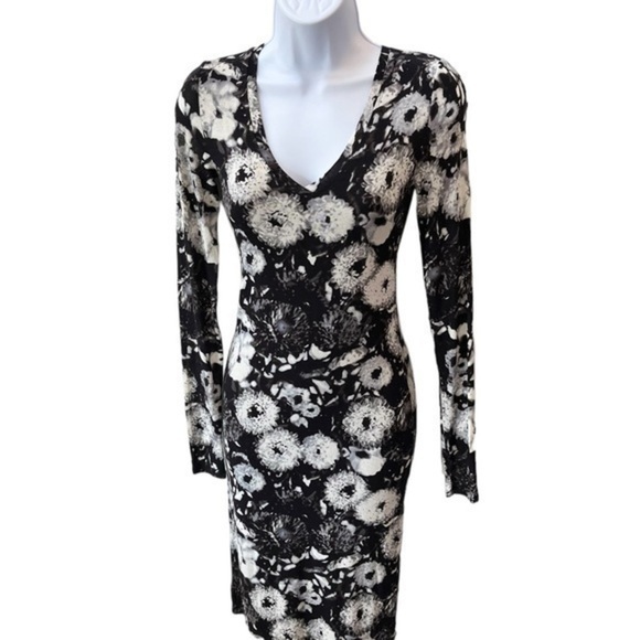 BCBG Maxarzria Flower Dress bodycon floral EUC XS Sexy Blsck White Long Sleeve - Picture 3 of 3